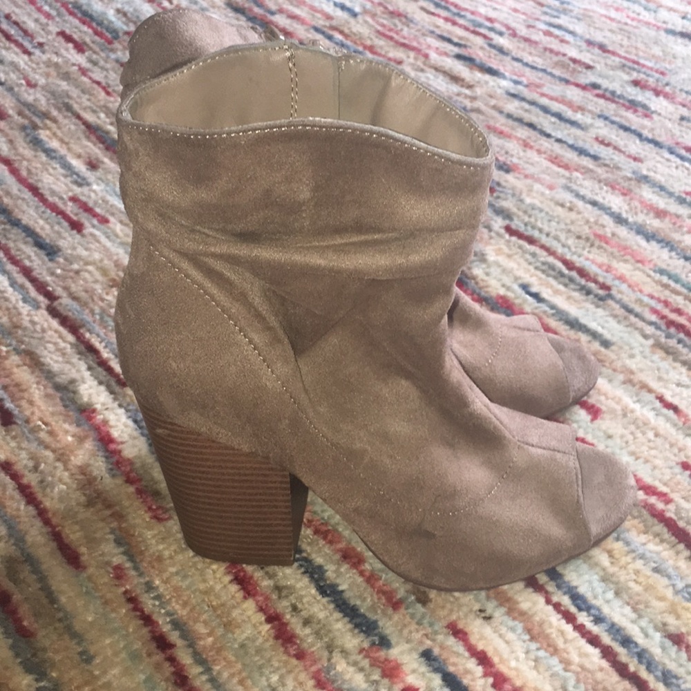 Peep toe bootie